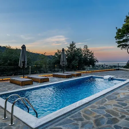 Villa Ifigeneia με πισίνα και υπέροχη θέα Skopelos stad