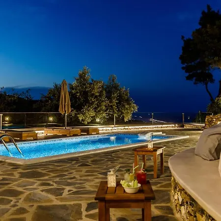 Ifigeneia με πισίνα και υπέροχη θέα Skopelos stad